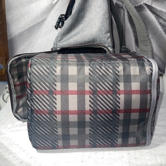 Manfrotto Windsor Explorer Gray Camera and Laptop Backpack is new with tags. - Picture 7 of 9